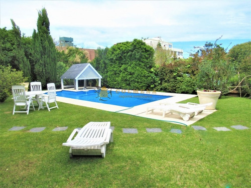Encantadora Casa A Pasos De La Mansa!- Ref: 2496