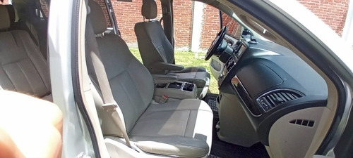Imagen 12 de 15 de Chrysler Town & Country 2011 3.6 Touring Mt