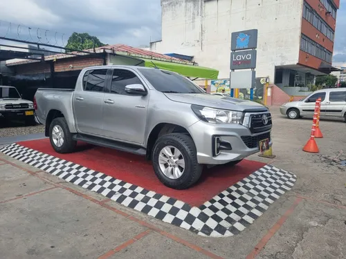 Toyota Hilux 2.4 Mt 4x4 Diésel