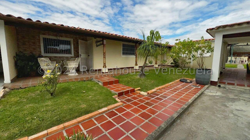 Dennymar, Vende Bella Casa En Urb Villas Tabure Cabudare