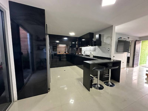 Townhouse Moderno En Villa La Fontana Socc