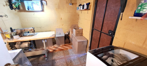 3 Dormitorios (uno Primer Piso) Pasaje Cerrado,buen Barrio