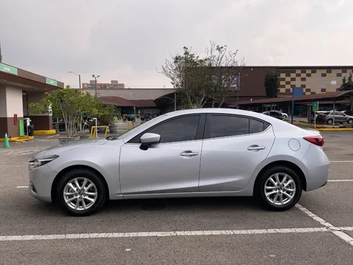 Mazda 3 2.O SPORT TOURING