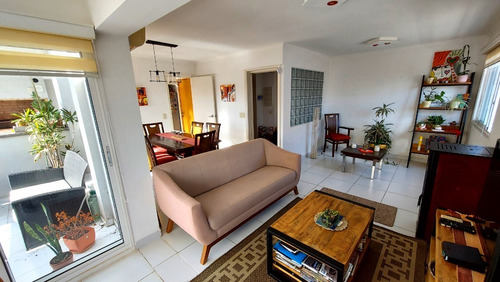 Imagen 3 de 14 de Espectacular Penthouse Con Muebles Franzini Y Sarmiento Inmediaciones De Pocitos Y Punta C. 3 Dormitorios Parrillero Terraza 30 Mts Gc12500 Edif. Con Calefaccion Vig 24 Hrs Y Sum 1 Gje Anuales Solo