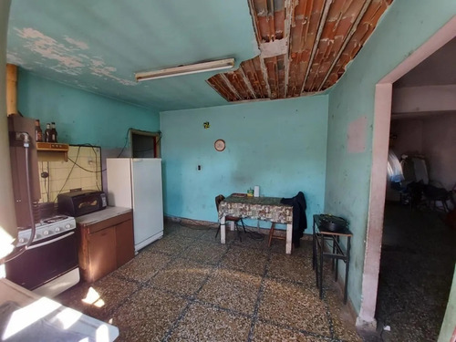 Imagen 3 de 18 de Casa De 4 Ambientes C/ 2 Locales Al Frente - Moron Sur