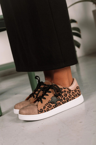 Zapatilla Mujer Yael Animal Print Punta Redonda