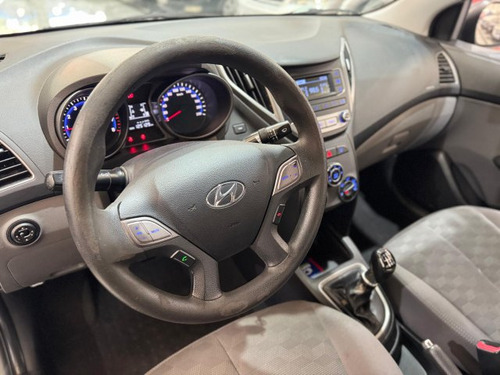 Hyundai HB20S HB20S 1.6 COMFORT PLUS 16V FLEX 4P MANUAL