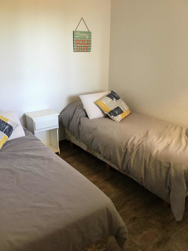Departamentos 4y6 Pers. Ostende A Metros Del Mar. No Jovenes