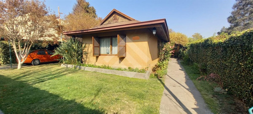 Casa En Venta De 3 Dorm. En La Reina