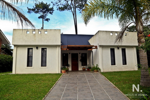 Oportunidad. Vende Casa Moderna En Pinares, Punta Del Este 