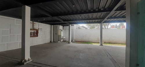 En Renta San Lorenzo Tepaltitlan, Edificio De 2 Plantastoluca