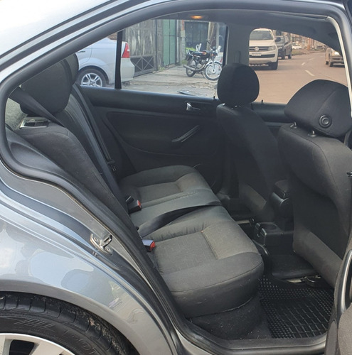Impecable Volkswagen Bora 1.8t Año 2011 Con Solo 122000 Km!
