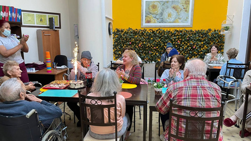 Residencial Umpierrez, Para El Adulto Mayor, Tercera Edad.