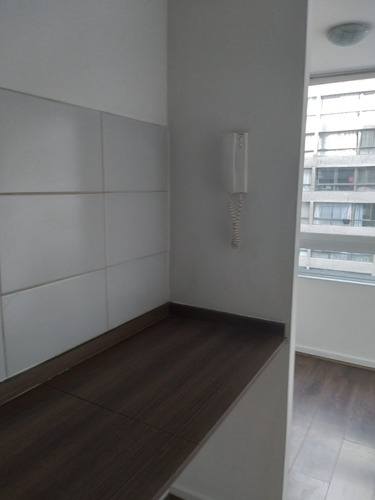 Arriendo Estudio Central ¡a Solo Pasos Del Metro Santa Ana!