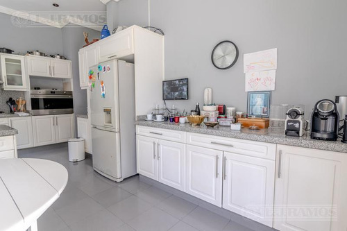 Espléndida Casa En Venta/alquiler En Lomas De San Isidro