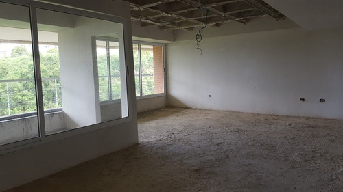Alto Hatillo Imponente 180mts Financiamiento 50% En Dos Años Sin Intereses Linda Vista Edificio Nuevo Pozo De Agua Calle Privada Vigilancia 2habitaciones /3baños 2 Puestos En Sótano Maletero