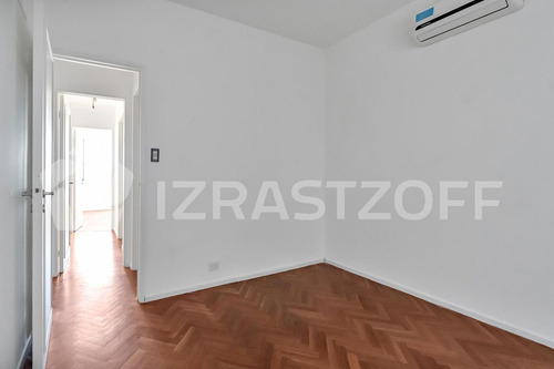 Impecable Semipiso De 4 Ambientes Sobre Calle Arroyo. Lleno De Luz.