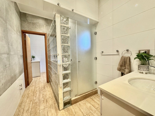 Moderna, Remodelada, En Calle Tranquila Con Seguridad 24-7