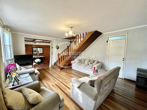 Casa En Venta De 4 Dorm. En Macul