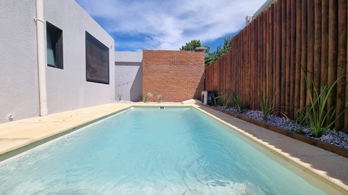 Moderna Casa Recién Estrenada Con Piscina Climatizada , Consulte Venta