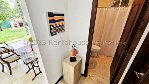 Casa En Venta En La Trinidad Remodelada En Calle Cerrada 25-5053 Jc
