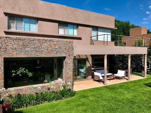Imagen 1 de 14 de Dueño Vende Casa De Diseño 4 Ambientes Con Dependencia