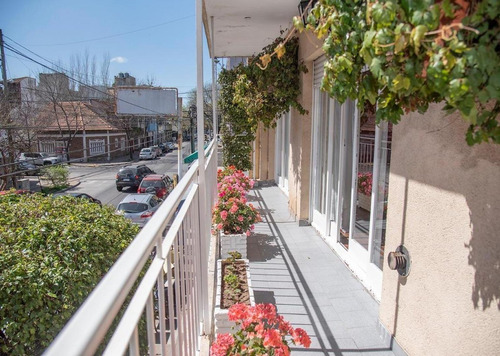 Imagen 20 de 23 de Departamento En 2 Plantas - 4 Ambientes - Impecable - Castel