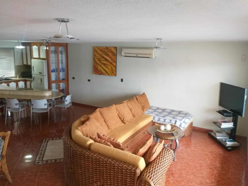 Imagen 3 de 10 de Casa Bote Palafito En Alquiler
