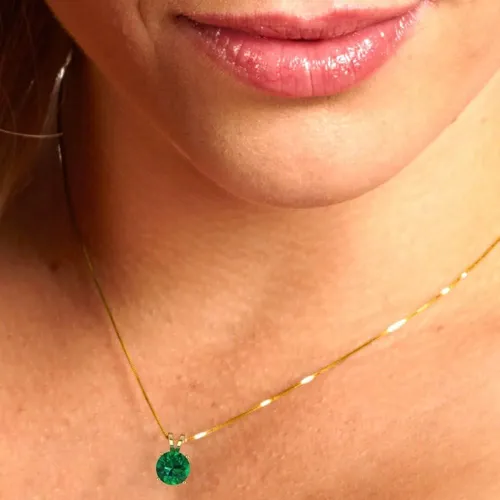 Collar Con Colgante De Solitario De Esmeralda De Imitación