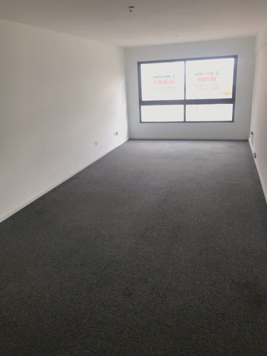 Oficina En Venta Zona Ciudad Vieja Oportunidad.