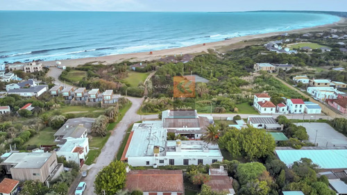 Hotel A La Venta En La Pedrera, En Espectacular Ubicación