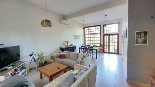 Imagen 4 de 13 de Venta De Casa En Villa Udaondo, Ituzaingo