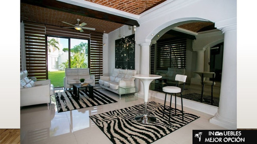 Venta De Villa Con Muelle En Zona Hotelera De Cancun