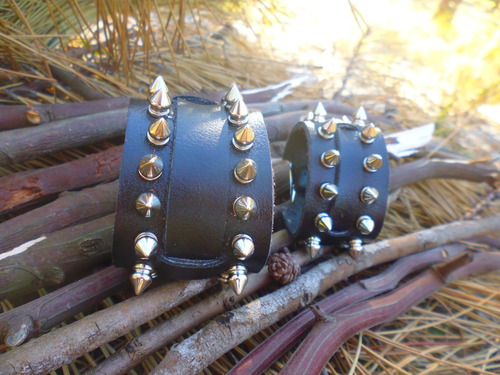 Pulsera Muñequera Cuero Natural Tachas