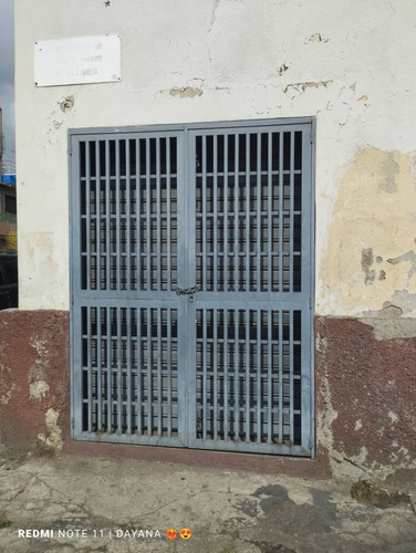 Imagen 4 de 8 de Venta -casa-locales (con Dos Locales Pb) En Plena Avenida De Puente Hierro