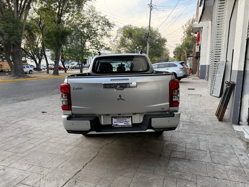 Mitsubishi L200 2.4 Cabina Doble 4x2 Mt
