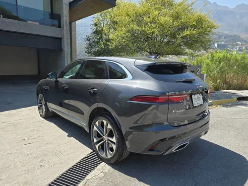 Jaguar F-pace R Dynamic Se 3.0t Mild Hybrid 2023, 26,000 Km