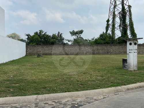 Terreno Residencial En Venta En Fraccionamiento Ixtacomitan 1a Sección