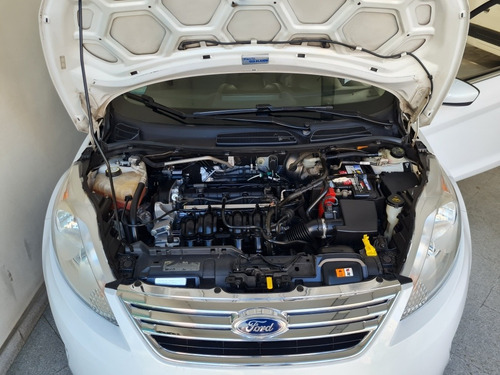 Imagen 15 de 15 de Ford Fiesta Kinetic Design 2011 1.6 Design Sedan 120cv Trend