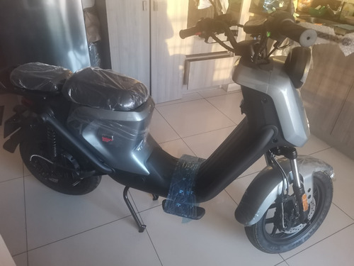 Imagen 6 de 16 de Moto