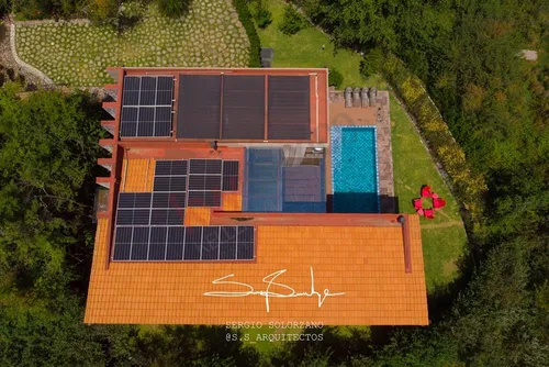 Espectacular Casa En Valle De Bravo, Frente A Lago, Dentro Del Bosque Y Rodeado Por Rios.