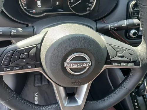 Nissan Versa 1.6 SR At