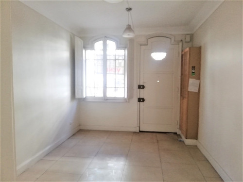 Departamento Primer Piso Con Patio