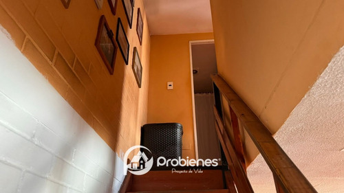 Casa De 2 Pisos, 2 Dormitorios, 3 Baños Con Estacionamiento.
