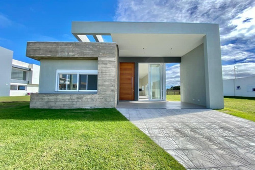 Imagem 1 de 25 de Casa À Venda Em Capão Da Canoa - Ca01211 - 68318629