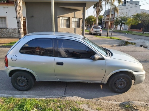 Imagen 2 de 15 de Chevrolet Corsa