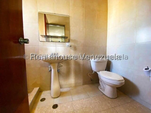 Bello, Cómodo Y Fresco Apartamento De Concepto Abierto, Ubicado Al Centro De La Ciudad, Cercano A Farmacias, Clínicas, Centros Educativos Y Comercio En General, De 121,5 Mtrs2