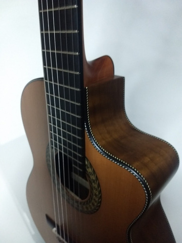 Imagem 5 de 8 de Violão Luthier Araújo 7 Cordas Imbuia/cedro Cutway Nylon