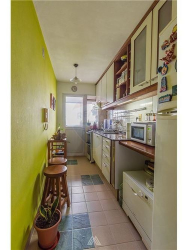 Venta Apto 2 Dorm. C/ Patio Y Garage, Ciudad Vieja