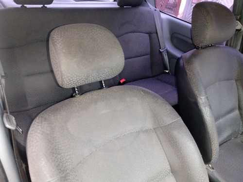 Renault Clio 2007 1.0 16v Authentique Hi-flex 3p